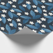 濃い離れ背景に青い花と白い花 ラッピングペーパー (角)
