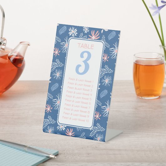 濃い青と白のフローラシーティングチャートテーブル# 台座サイン (インサイチュ)