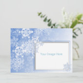 濃い青と白の雪片フォトホリデーカード シーズンカード (スタンド正面)