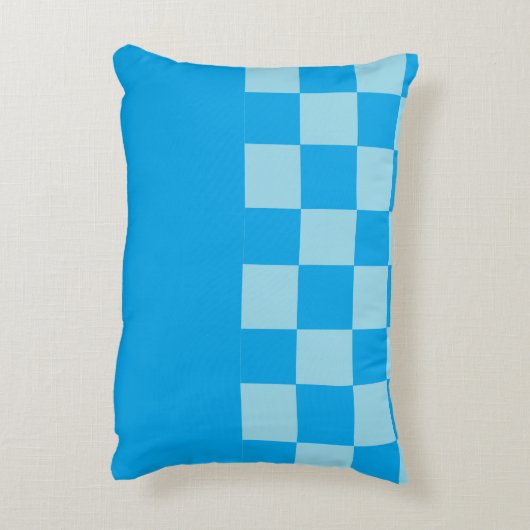 濃い青と薄い青の四角いブロックのパターン アクセントクッション (裏面(縦))