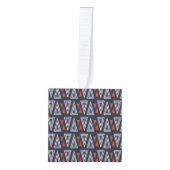 濃い青と赤の幾何三角形パターン キューブオーナメント (正面)