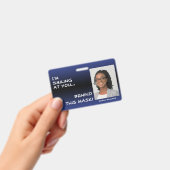 濃い青と黒がマスクの後ろにグラデーション笑顔でこんにちは バッジ (手持ち)