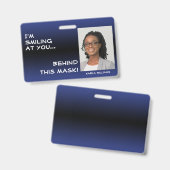 濃い青と黒がマスクの後ろにグラデーション笑顔でこんにちは バッジ (正面＆裏面)