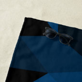 濃い青と黒のジオメトリメッシュパターン ビーチタオル (インサイチュ)