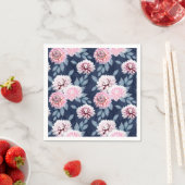 濃い青に白いピンク色の花。 スタンダードカクテルナプキン (インサイチュ)