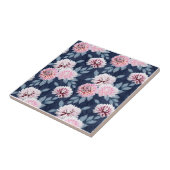 濃い青に白いピンク色の花。 タイル (側面)