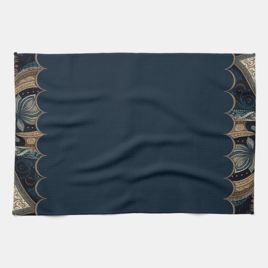 濃い青のペイズリーアパターン（の模様が）あるクセント キッチンタオル (横)
