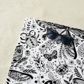 濃い青の上にブクブク虫 ビーチタオル (インサイチュ)