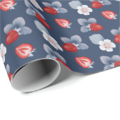 濃い青の上に、イチゴと花と葉 ラッピングペーパー (ロールコーナー)
