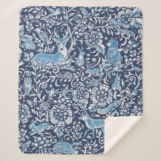 濃い青の白い森の動物冬兎 シェルパブランケット (正面)