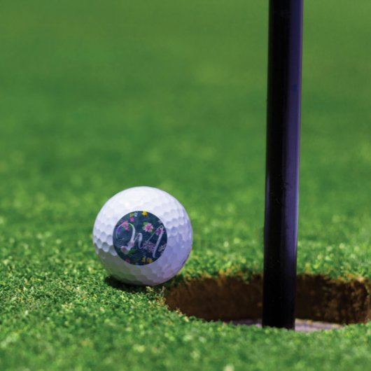 濃い青の繊細な山花。カスタム ゴルフボール