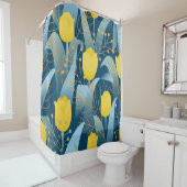 濃い青の背景にシームレスなパターン黄色のチューリップ シャワーカーテン (インサイチュ)