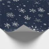 濃い青の背景に白い雪 ラッピングペーパー (角)