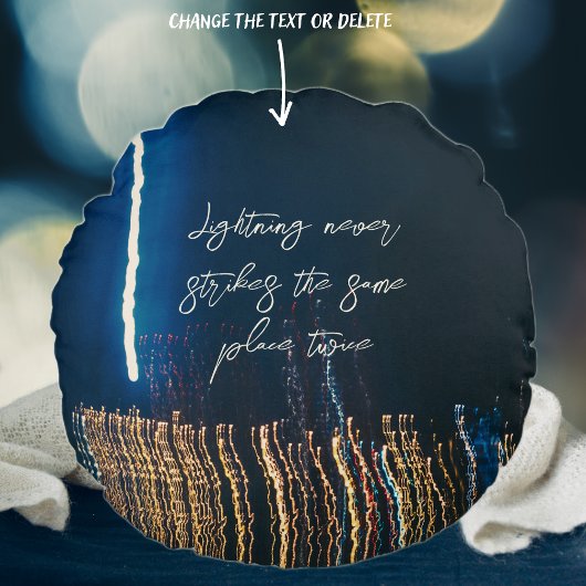 濃い青の背景の街灯 ラウンドクッション