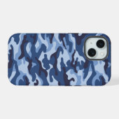 濃い青の迷彩模様 iPhone 15ケース (裏面横)
