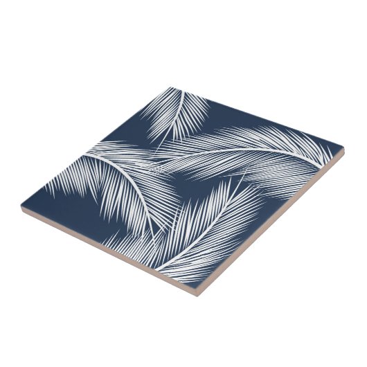 濃い青離れ色の背景に白いヤシの タイル (側面)