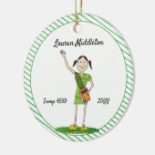 濃い髪のジュニアガールスカウティンググリーンストライプの セラミックオーナメント (左)