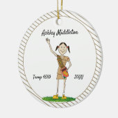 濃い髪のブラウニーガールスカウティングブラウンストライプズ セラミックオーナメント (左)