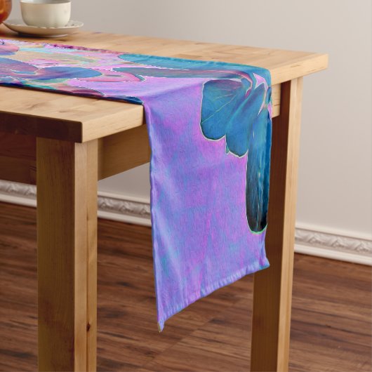 濃エレガント色ブルーとマゼンタライムライトアジサイ ミディアムテーブルランナー (インサイチュ)