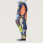 濃カラフル色の紺色の背景の花 レギンス (左)