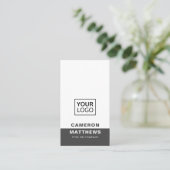 濃モダン灰色の白を追加ロゴのソーシャルメディアアイコン 名刺 (スタンド正面)