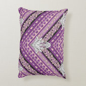 濃厚な紫と白のfを特徴とするピンクの生地 アクセントクッション (裏面(縦))