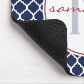 濃紺および赤のクローバーのモノグラム マウスパッド (コーナー)