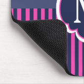 濃紺のピンクのストライプのモノグラム マウスパッド (コーナー)