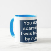 濃紺のマグの尼僧によって教えられる マグカップ (正面左)