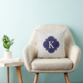 濃紺の灰色のストライプのクローバーのモノグラム クッション (椅子)