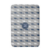 濃紺の灰色のタツノオトシゴパターンモノグラム バスマット (正面縦)