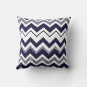 濃紺の白いシェブロンパターン クッション (裏面)