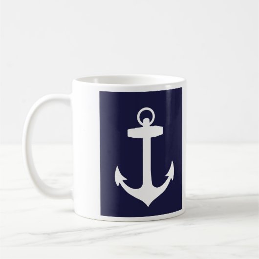 濃紺の背景の白いいかり コーヒーマグカップ (左)