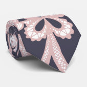 濃紺の赤面のピンクの白い花のレース ネクタイ (ロール)