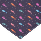 濃紺パターンの水彩画のタツノオトシゴ テーブルクロス (アングル)