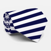 濃紺及び白い横のストライプのなタイ ネクタイ (ロール)