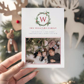 濃赤色のクリスマスベリーのリース ホーリー モノグラム シーズンカード