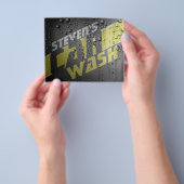 濡れたメタリックフェイクテクスドロップのフライヤー チラシ (手)