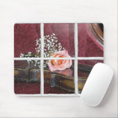 濡れた窓の中のバイオリンのバラ マウスパッド (マウス)