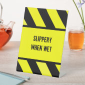 濡れていると滑る 台座サイン (インサイチュ)