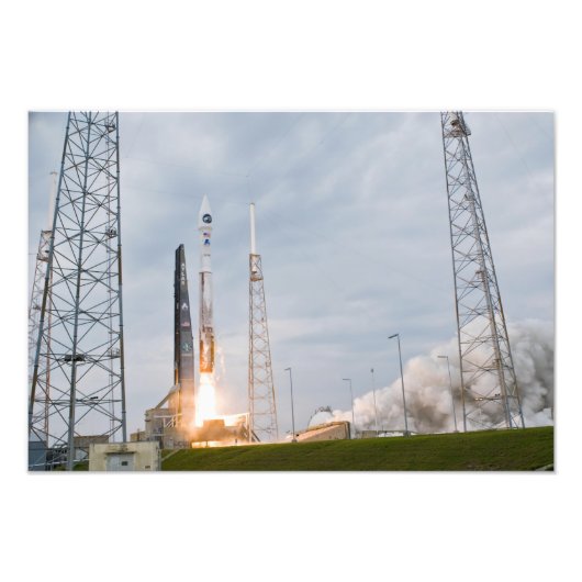 火と煙は離陸を示す フォトプリント            (正面)