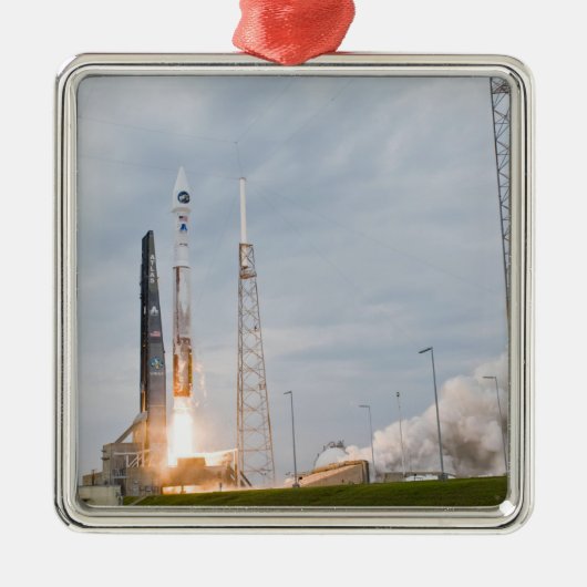 火と煙は離陸を示す メタルオーナメント (正面)