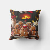 火のそばのジンジャーブレッド一家 クッション (裏面)