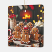 火のそばのジンジャーブレッド一家 セラミックオーナメント (左)