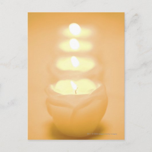 火のついたロウソクの列 ポストカード (正面)