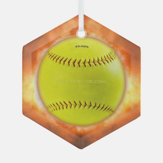 火の上に滑りやすいジョーのソフトボール炎のファイアボールラス ガラスオーナメント (正面)