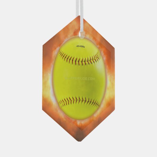 火の上に滑りやすいジョーのソフトボール炎のファイアボールラス ガラスオーナメント (正面右)