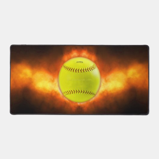 火の上に滑りやすいジョーのソフトボール炎のファイアボールラス デスクマット (正面)