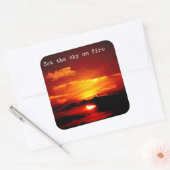 火の上に空を設定 – ステッやる気を起こさせるカー スクエアシール (封筒)