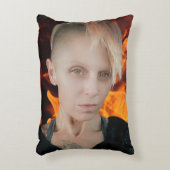 火の付いた枕 アクセントクッション (正面(垂直))